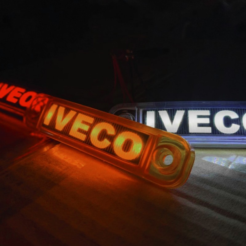 Габаритный фонарь светодиодный белый 24В с надписью Iveco