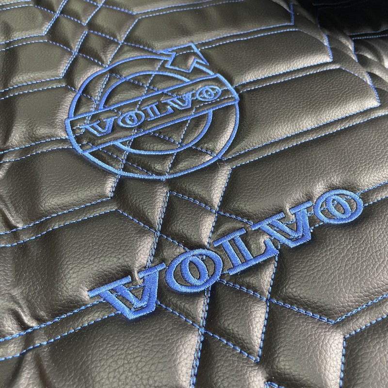 Набор ковриков в кабину Volvo FH12 E5 механическая КПП синее шитье
