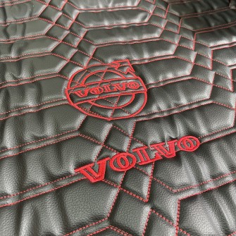 Набор ковриков в кабину Volvo FH13 E5 красное шитье