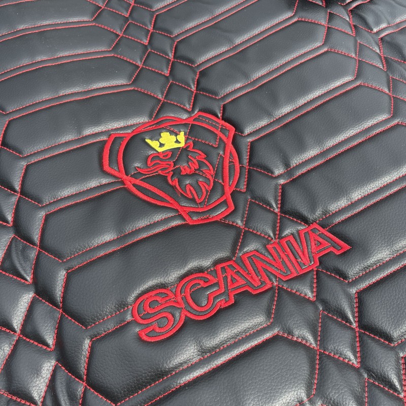 Набор ковриков в кабину Scania R420 E5 механическая КПП красное шитье