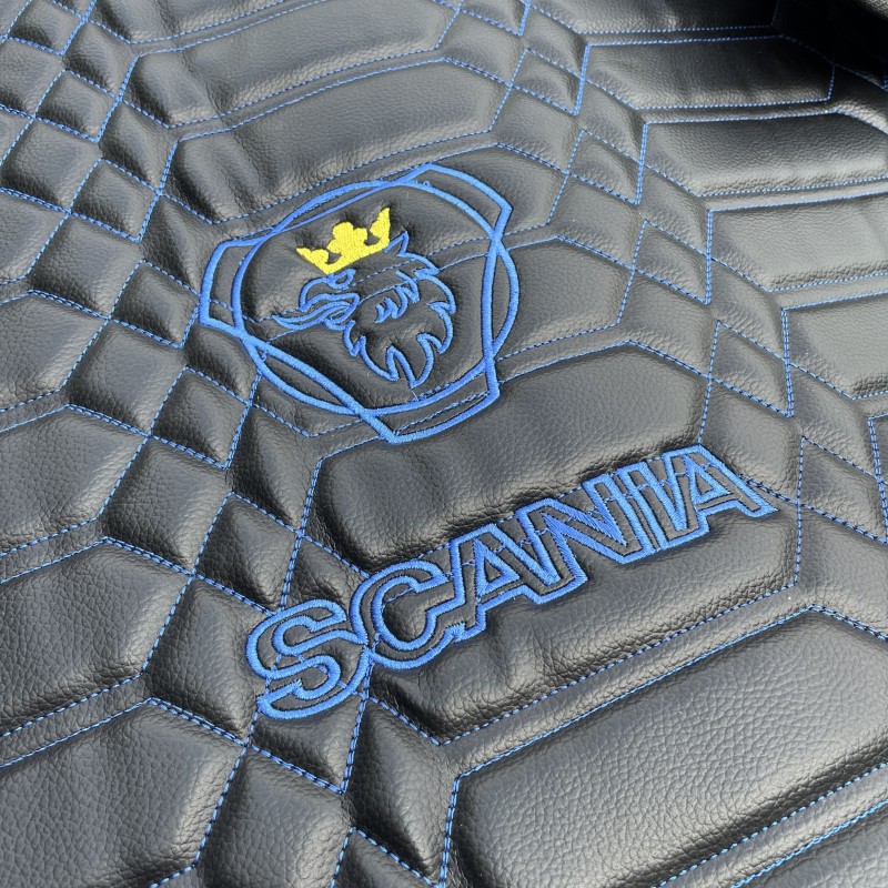 Набор ковриков в кабину Scania R420 E5 механическая КПП синее шитье