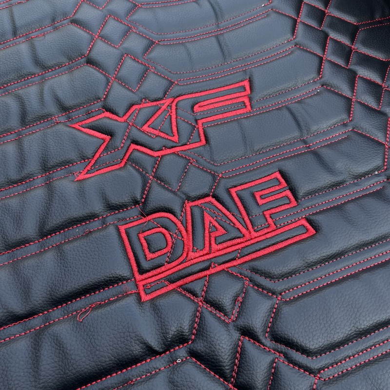 Набор ковриков в кабину DAF XF106 E6 КПП автомат красное шитье