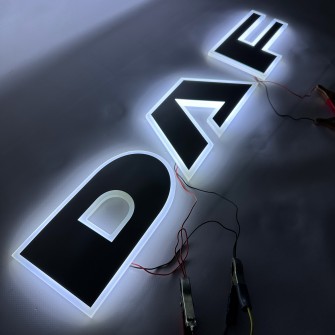 Літери емблема з підсвічуванням на капот DAF білі