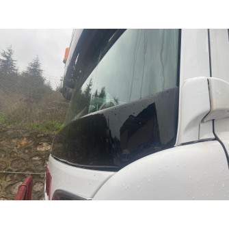 Накладка Мухобойка под лобовое стекло  SCANIA 2003-2017